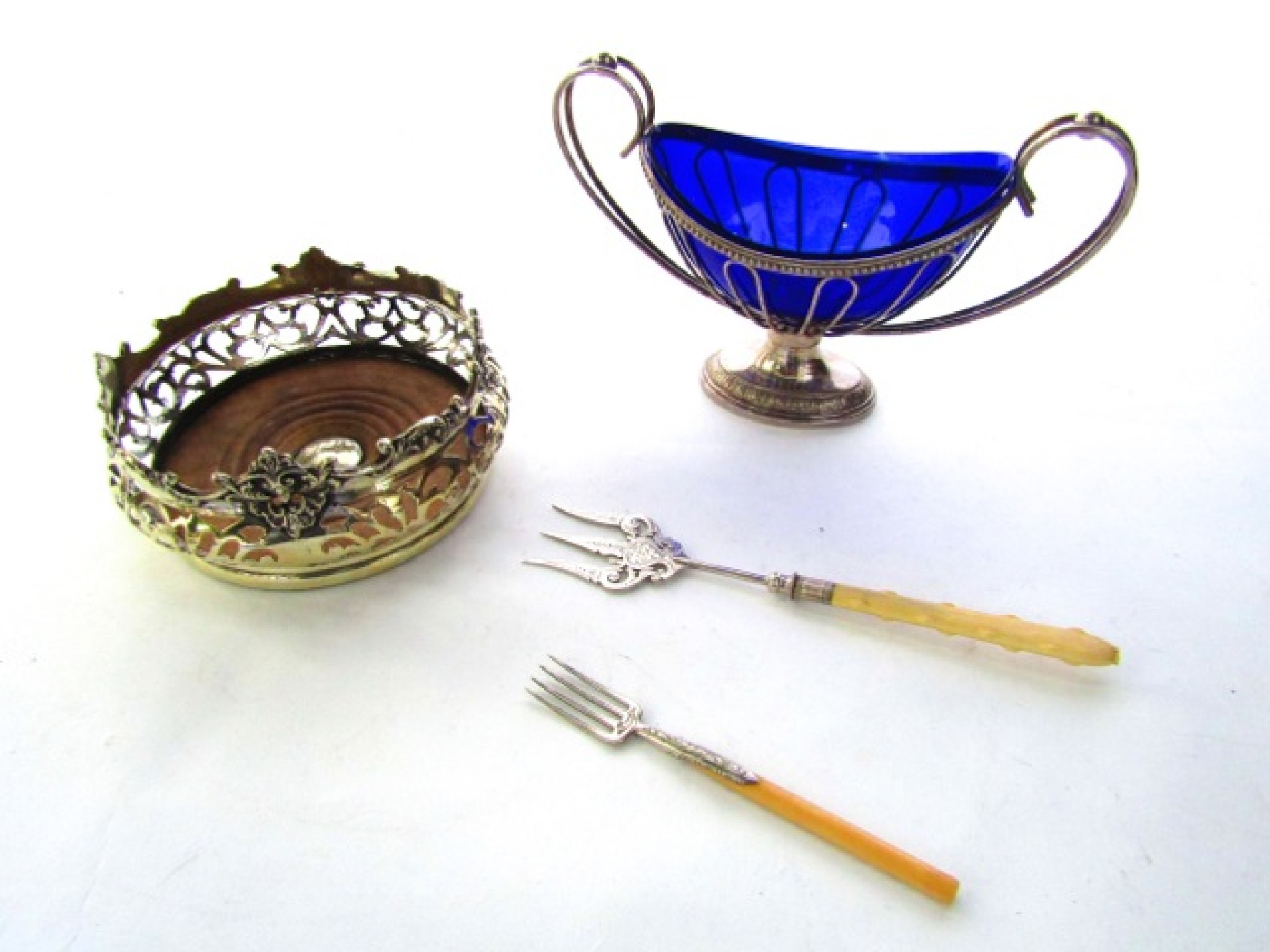 Appraisal: A silver plated bon bon dish in the classical form