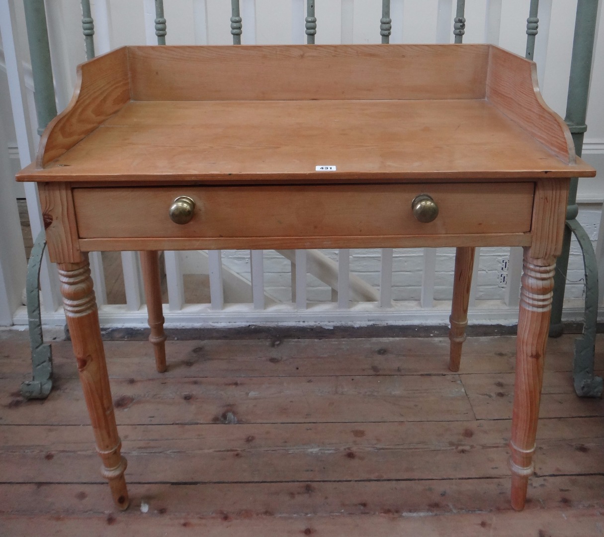 Appraisal: A waxed pine tray top dressing table first half th