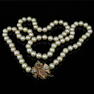 Appraisal: Vintage Single Strand White Pearl Necklace with Karat Yellow Gold