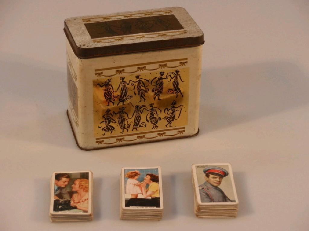 Appraisal: A collection of loose cigarette cards and trade cards