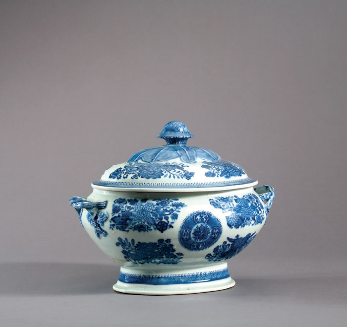 Appraisal: BLUE FITZHUGH STRAP-HANDLED COVERED SOUP TUREEN WITH LEAFAGE FLORAL KNOP