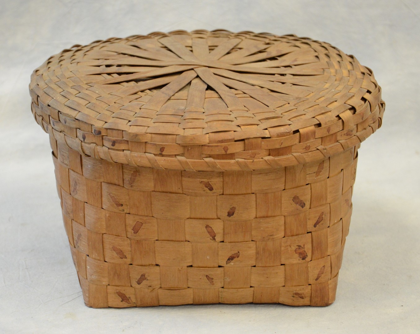 Appraisal: Ash splint Indian basket New York state with potato stamped