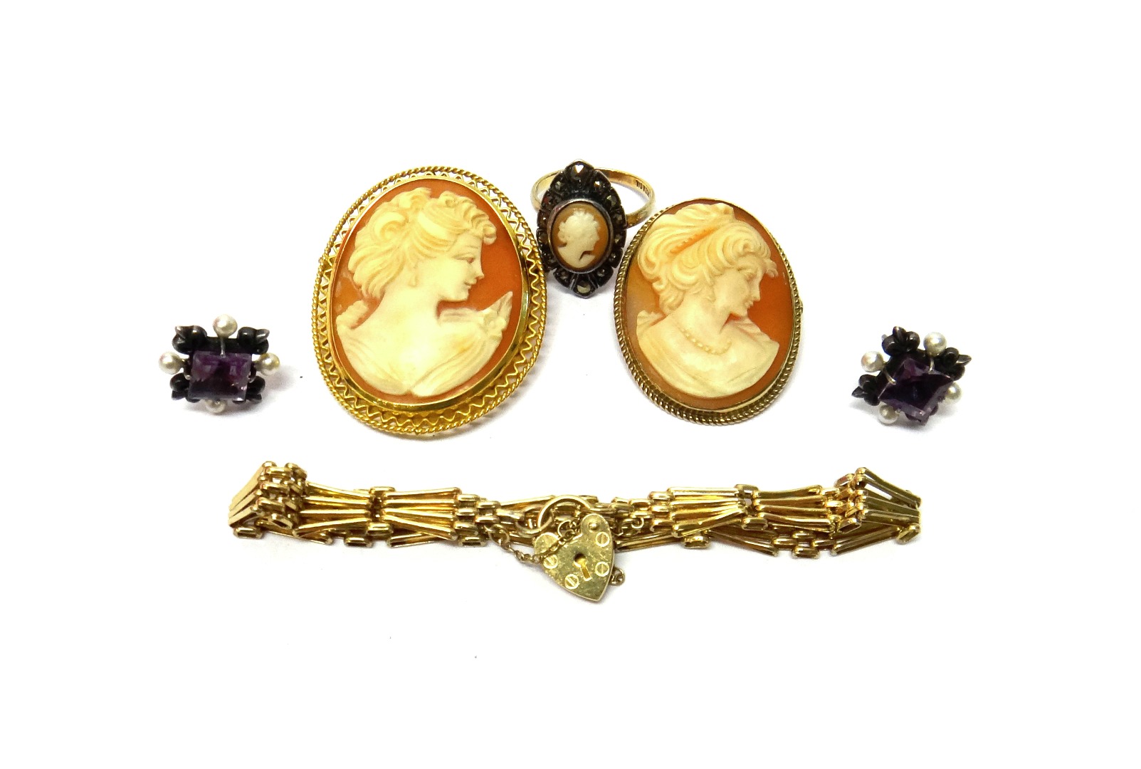 Appraisal: A ct gold mounted oval shell cameo brooch carved as