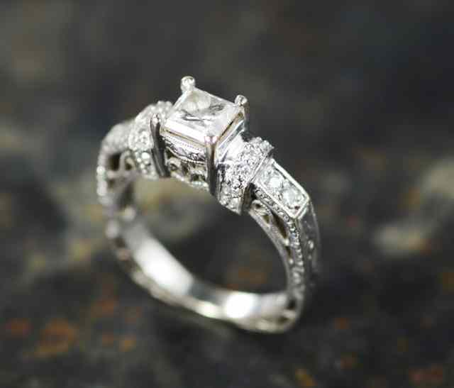 Appraisal: DIAMOND AND EIGHTEEN KARAT GOLD RING k white gold vintage