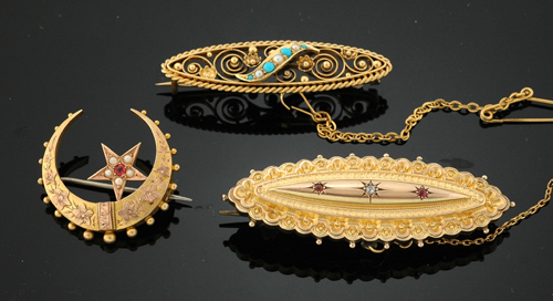 Appraisal: A trio of Victorian brooches Circa Comprising a ct gold