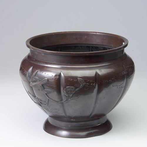 Appraisal: Japanese bronze planter early th c with lobed panels and