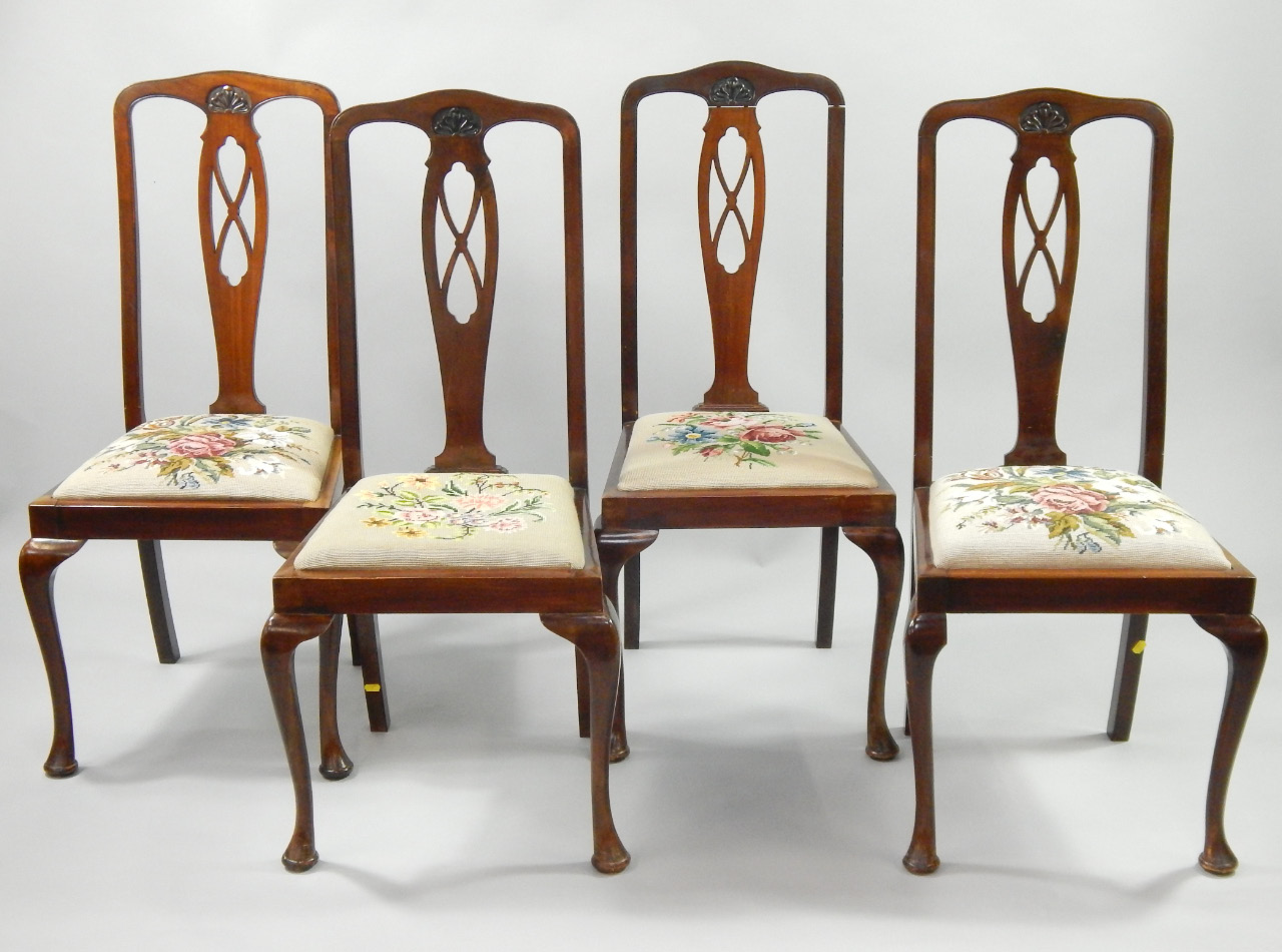 Appraisal: A set of four mahogany single dining chairs early thC