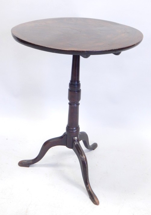 Appraisal: A thC mahogany occasional table the circular top on a