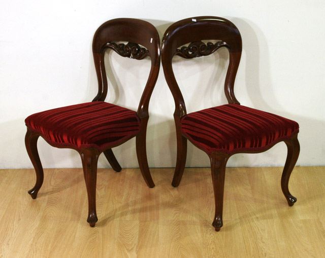 Appraisal: A set of four Victorian dining chairs