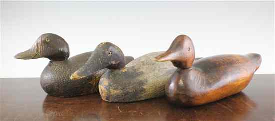 Appraisal: A collection of three carved and painted wood decoy ducks