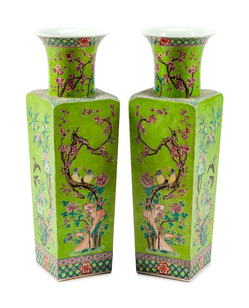 Appraisal: A Pair of Chinese Famille Verte Porcelain Vases A Pair