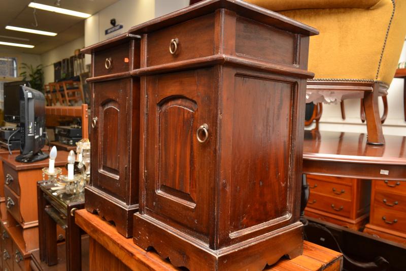 Appraisal: A PAIR OF PINE BEDSIDE CABINETS A PAIR OF PINE