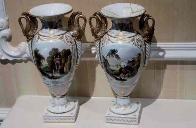 Appraisal: A GARNITURE OF THREE TH CENTURY DERBY PORCELAIN CLASSICAL VASES