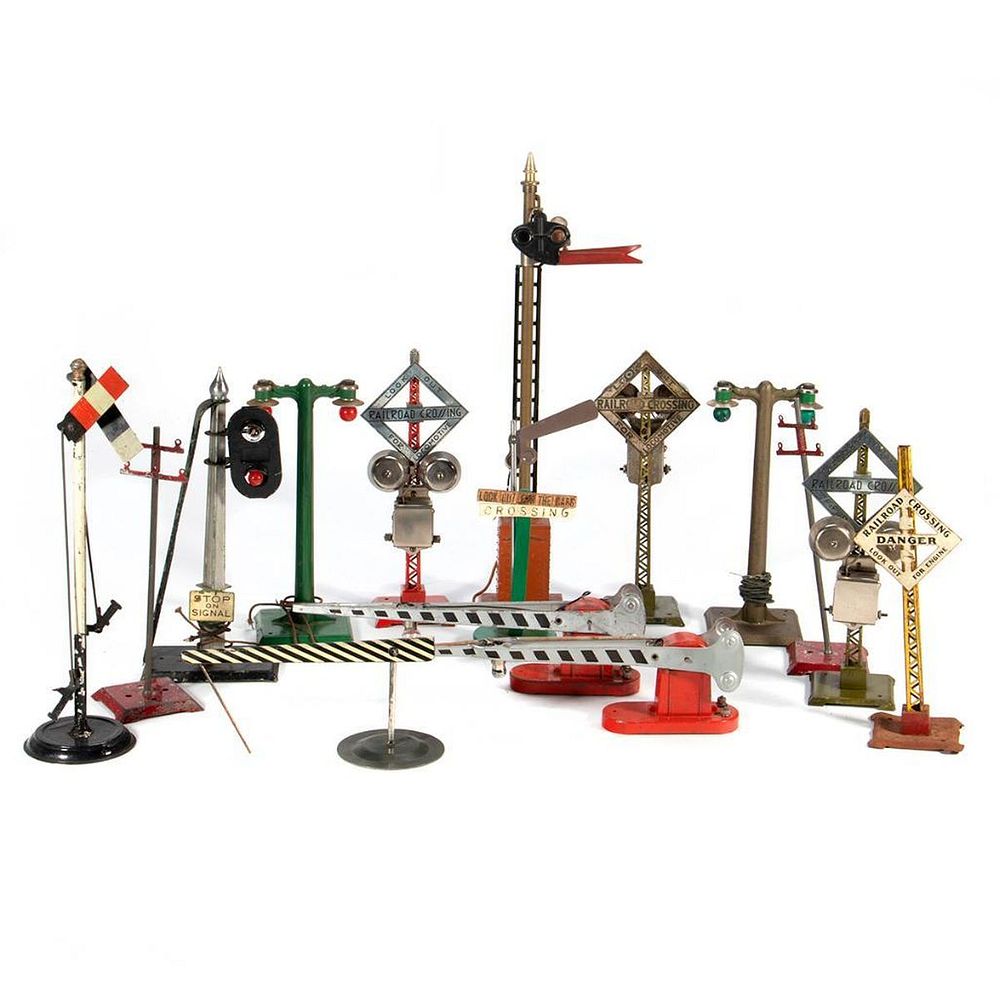 Appraisal: Train Accessories Lionel bell crossing green Lionel bell crossing green