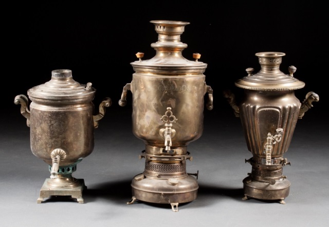 Appraisal: Three brass samovars early th century in H of tallest