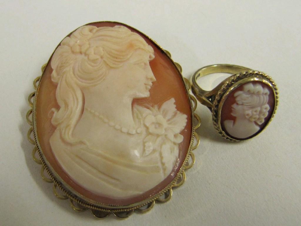 Appraisal: Lot comprising ct gold mounted cameo brooch and a ct