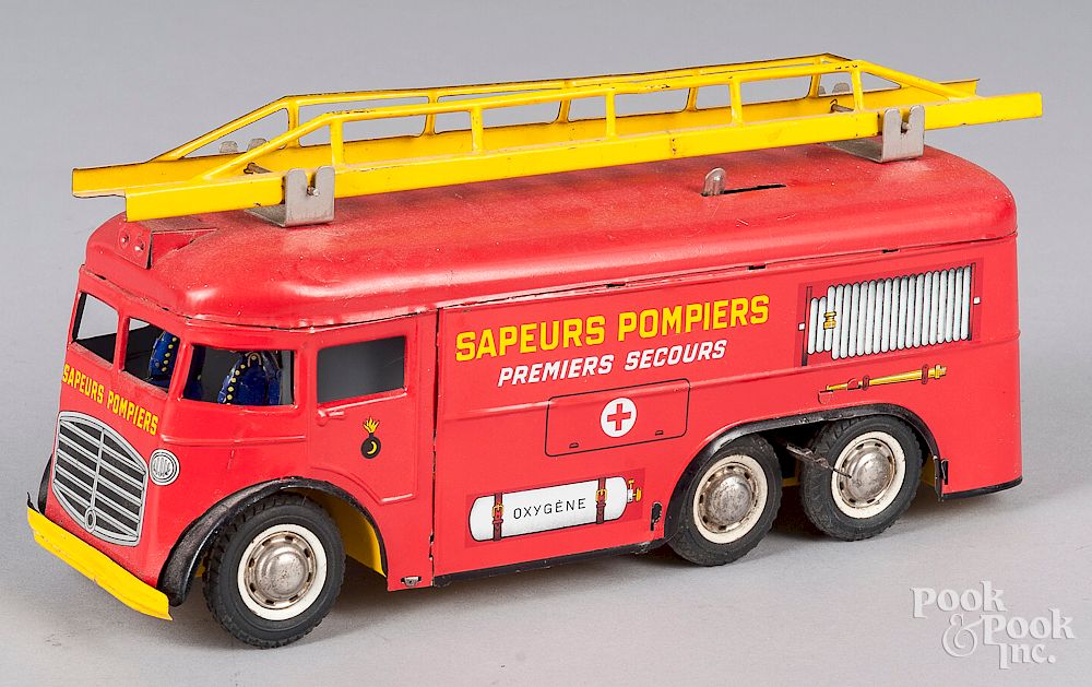 Appraisal: French Joustra tin litho wind-up fire ladder truck French Joustra