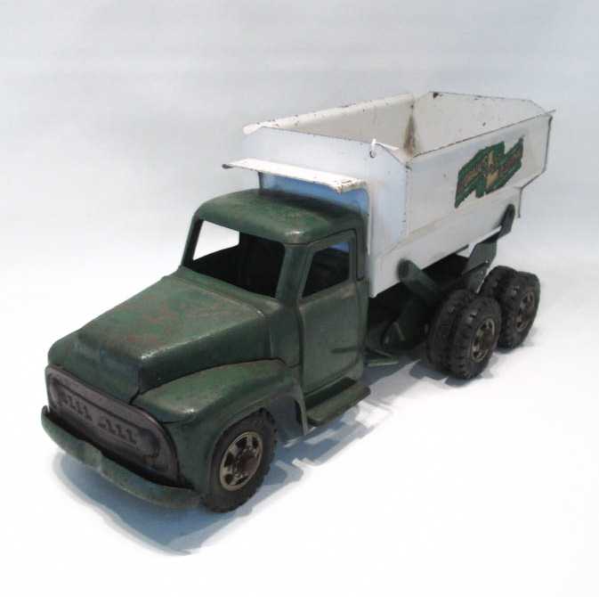 Appraisal: VINTAGE BUDDY L HYDRAULIC DUMPER TOY DUMP TRUCK green cab