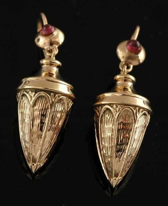 Appraisal: A pair of Victorian style earrings Each earring comprising a