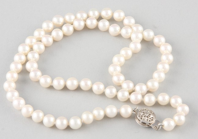 Appraisal: KW clasp pearls ranging in size from to mm S