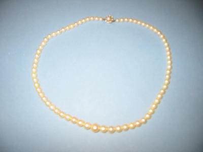 Appraisal: A CULTURED PEARL NECKLACE the graduated beads with pearl and