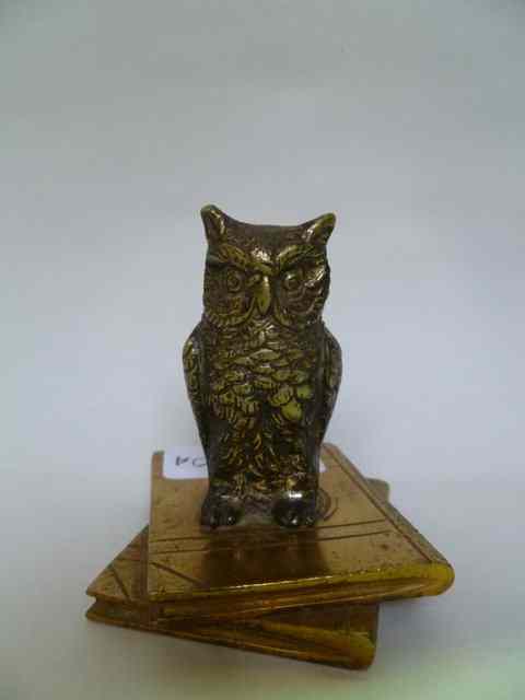 Appraisal: AN ITALIAN BRONZE FIGURE OF A SEATED OWL on two