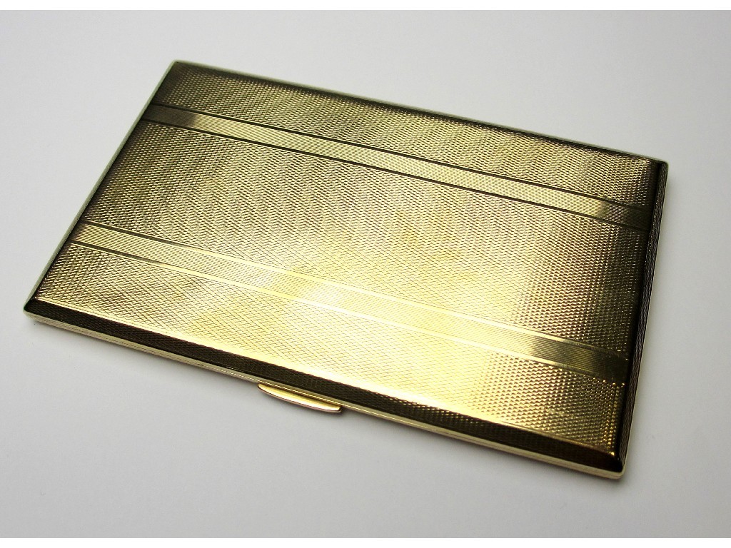 Appraisal: A carat gold cigarette case with engine turned decorated case