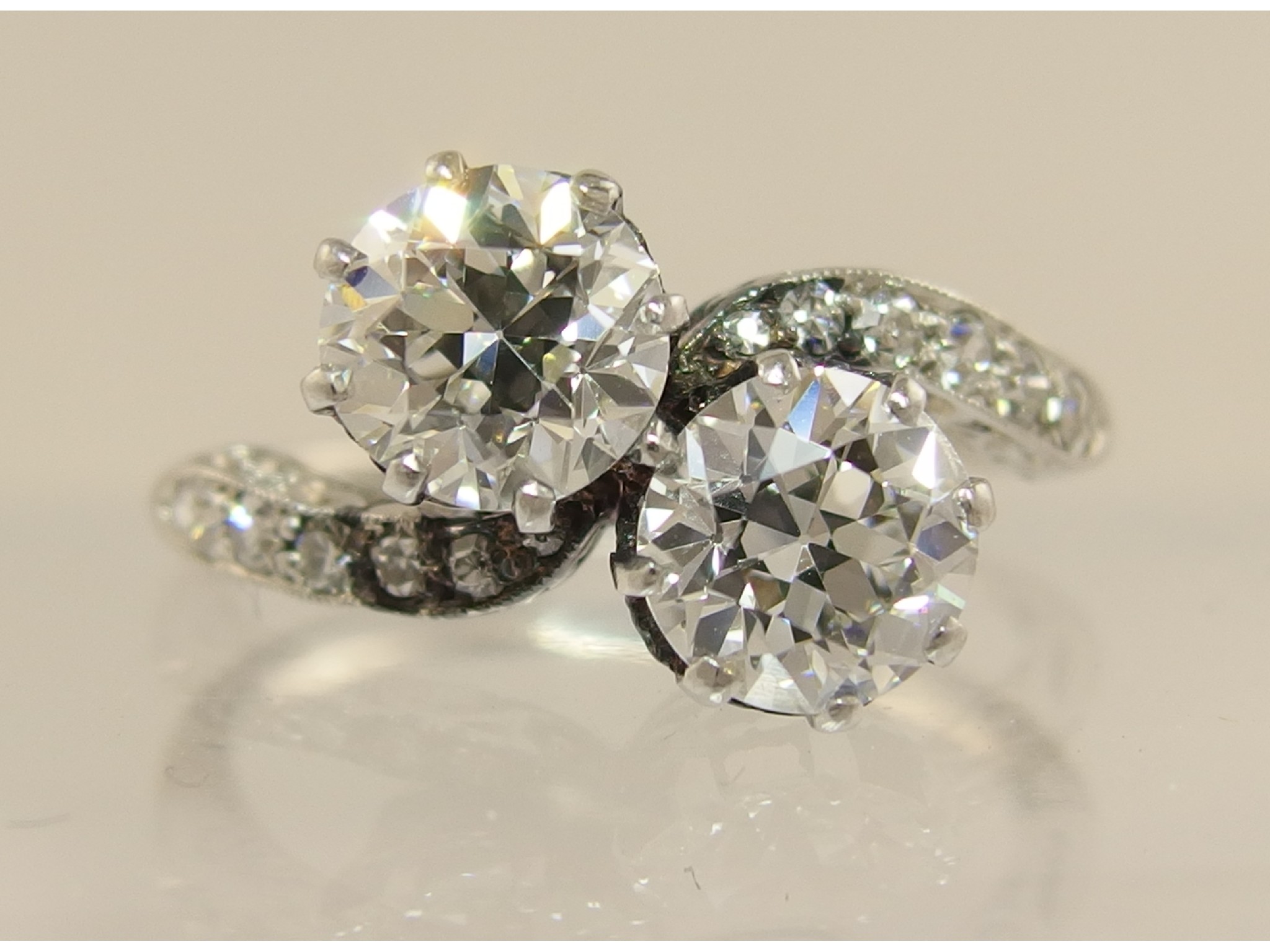 Appraisal: A twin stone diamond ring on a twist of approx