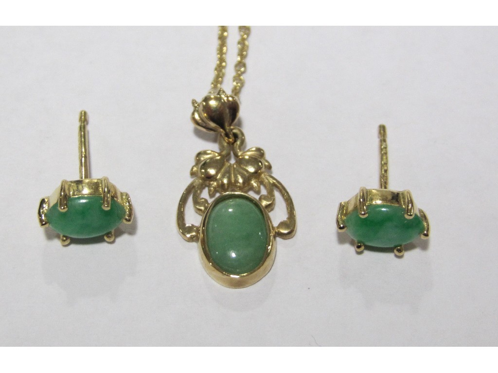 Appraisal: Nine carat gold jade set pendant on gold neckchain and