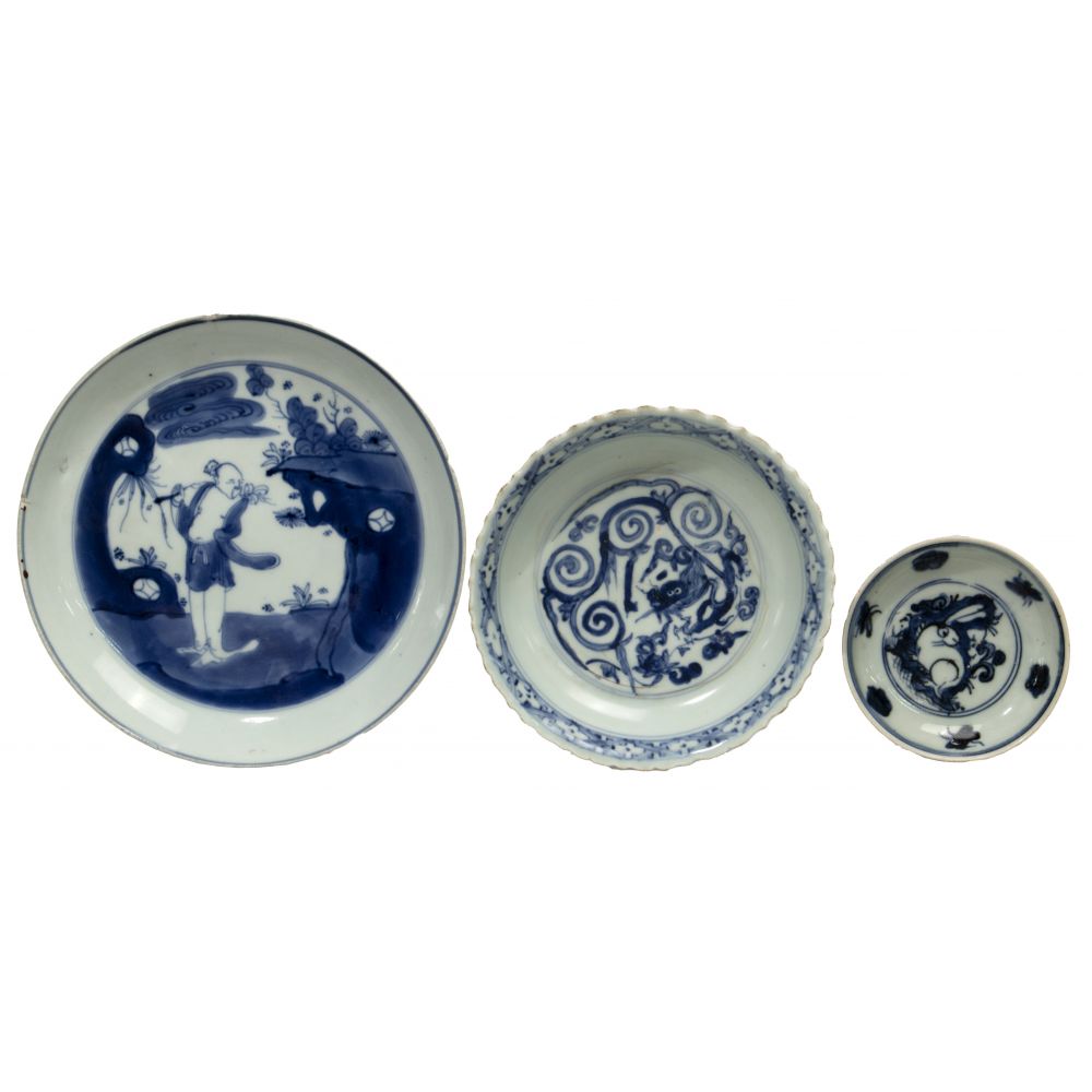 Appraisal: CHINESE MING BLUE AND WHITE PORCELAIN ASSORTMENT items including a