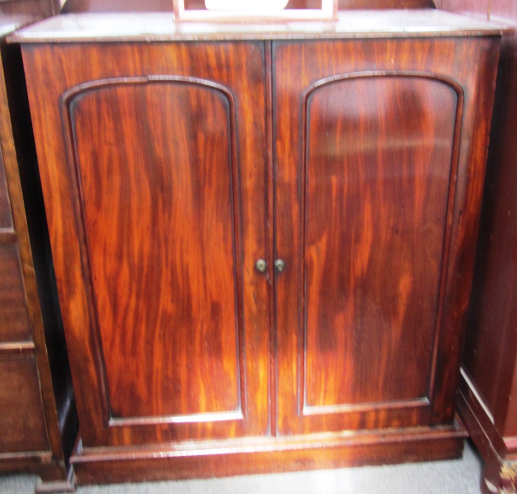 Appraisal: A Victorian mahogany collectors cabinet the pair of arch panel