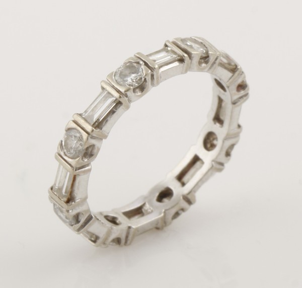 Appraisal: KW all the way around ring round diamonds cttw baguette