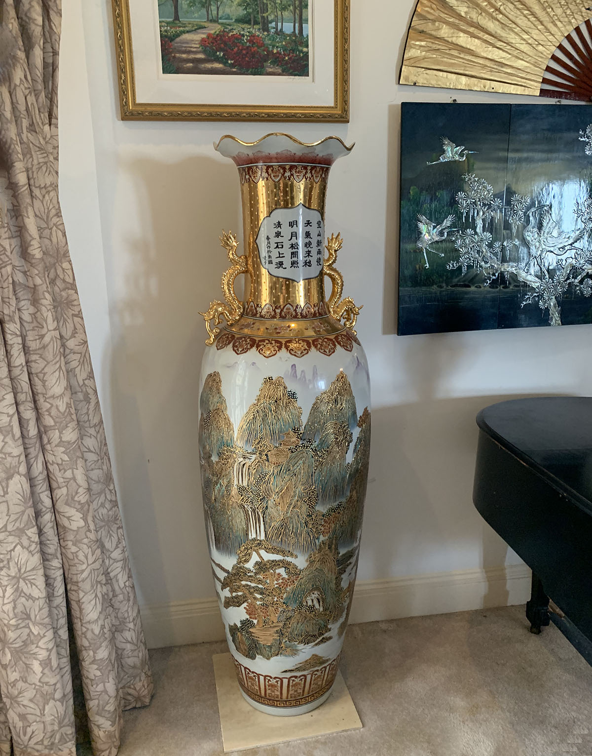 Appraisal: PALATIAL CHINESE VASE Palatial Chinese vase having a raised gold