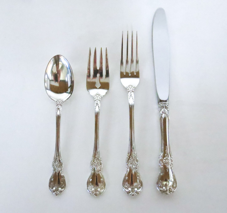 Appraisal: TOWLE STERLING SILVER FLATWARE SET thirty-two piece service for eight