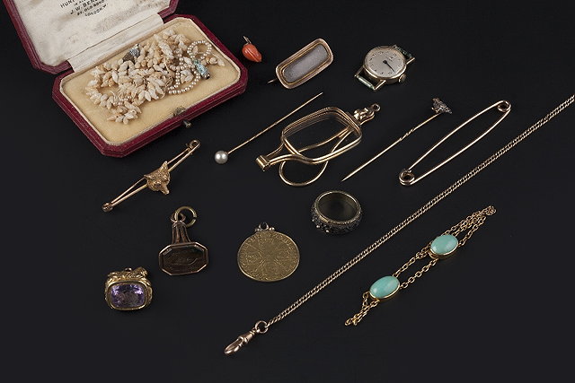 Appraisal: A COLLECTION OF ANTIQUE AND LATER JEWELLERY comprising a diamond