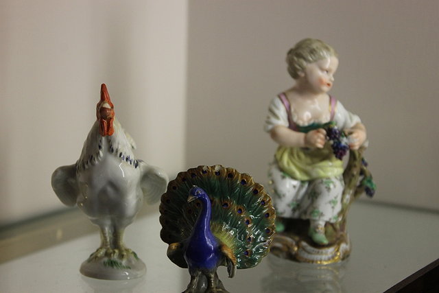 Appraisal: A MEISSEN PORCELAIN MODEL OF A GIRL holding two bunches