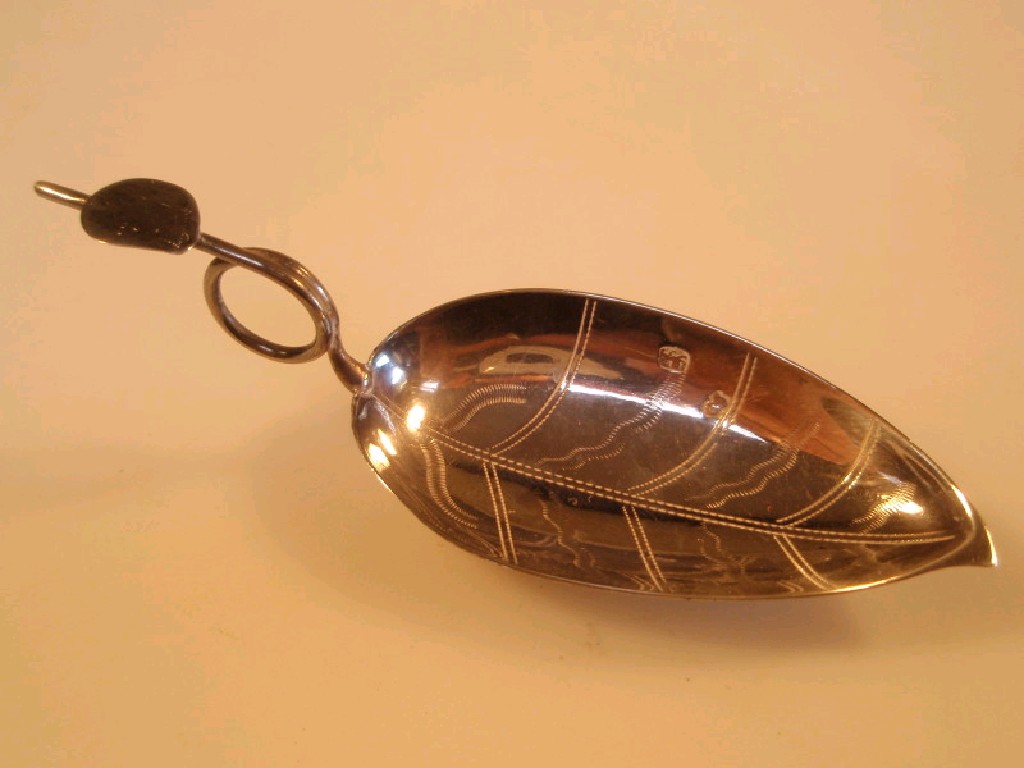 Appraisal: A Georgian silver caddy spoon in the form of a