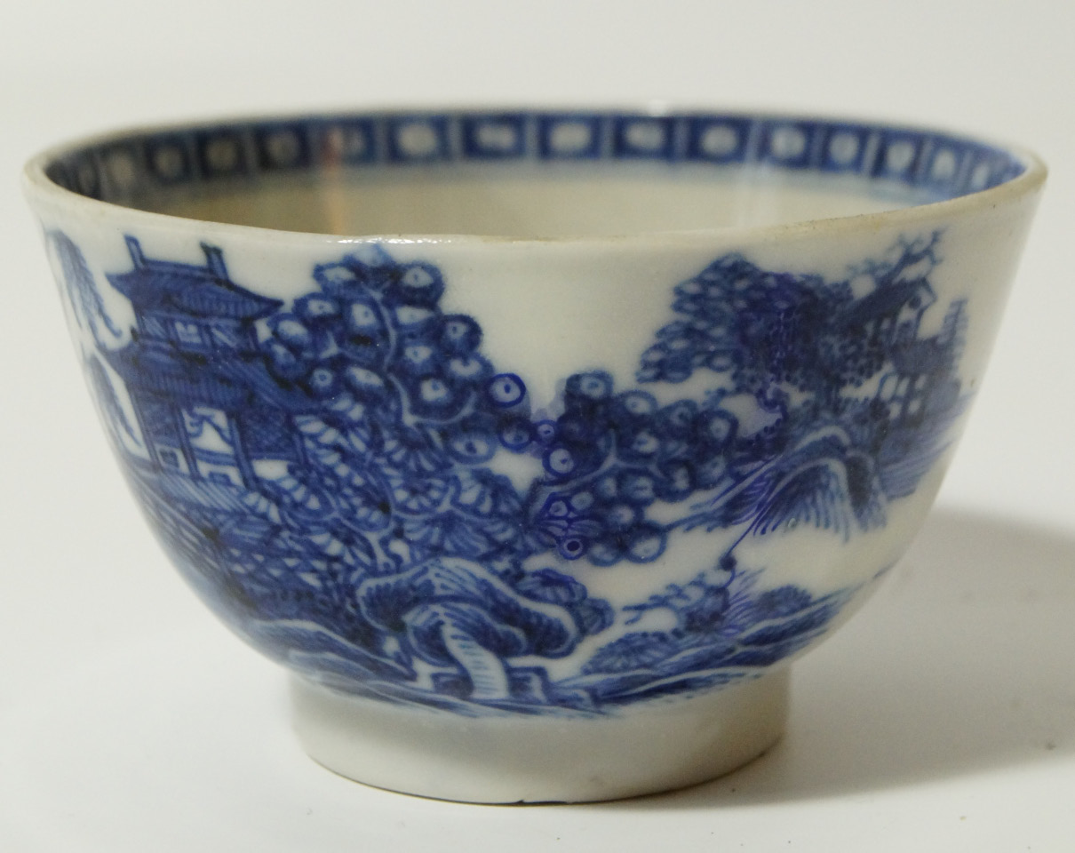 Appraisal: An thC blue and white porcelain tea bowl the circular