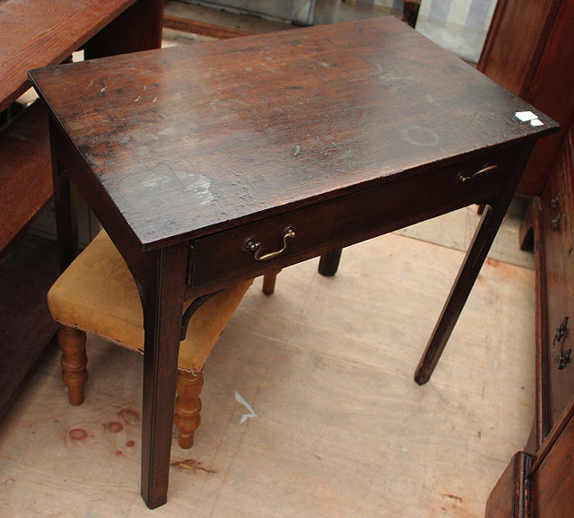 Appraisal: AN ANTIQUE OAK RECTANGULAR SIDE TABLE with one long drawer