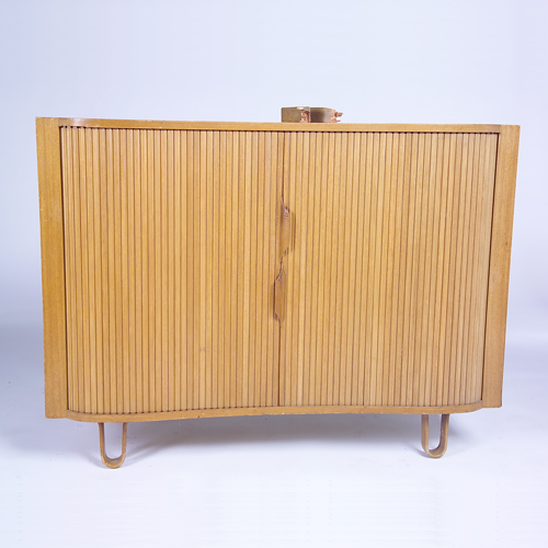 Appraisal: EDWARD WORMLEY DUNBAR Two MR chests with serpentine front edge