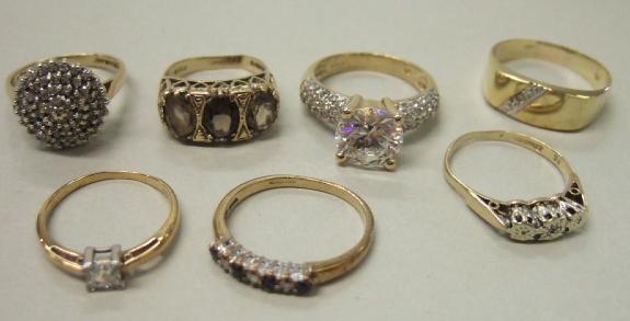 Appraisal: A ct gold and diamond set cluster ring a ct