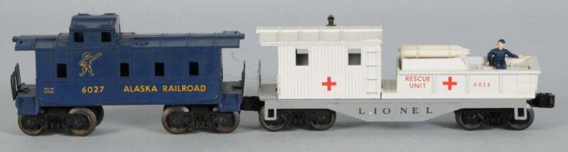 Appraisal: Lot of Lionel O-Gauge Cabooses Description Post-war Includes rescue medical