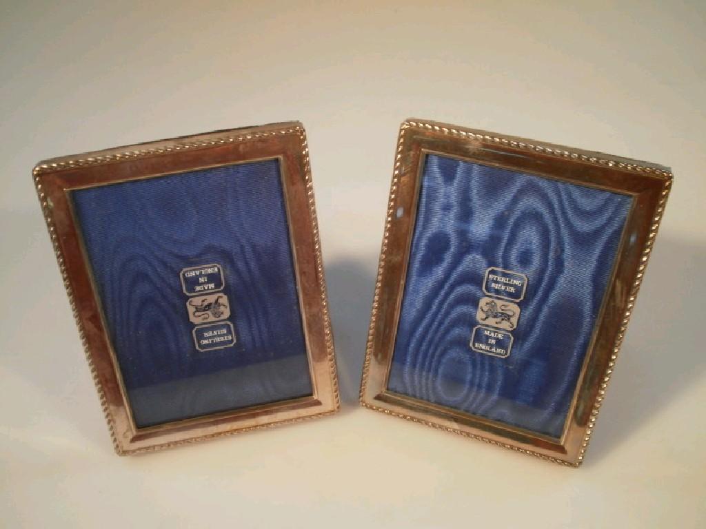 Appraisal: A pair of modern silver rectangular photograph frames cm x