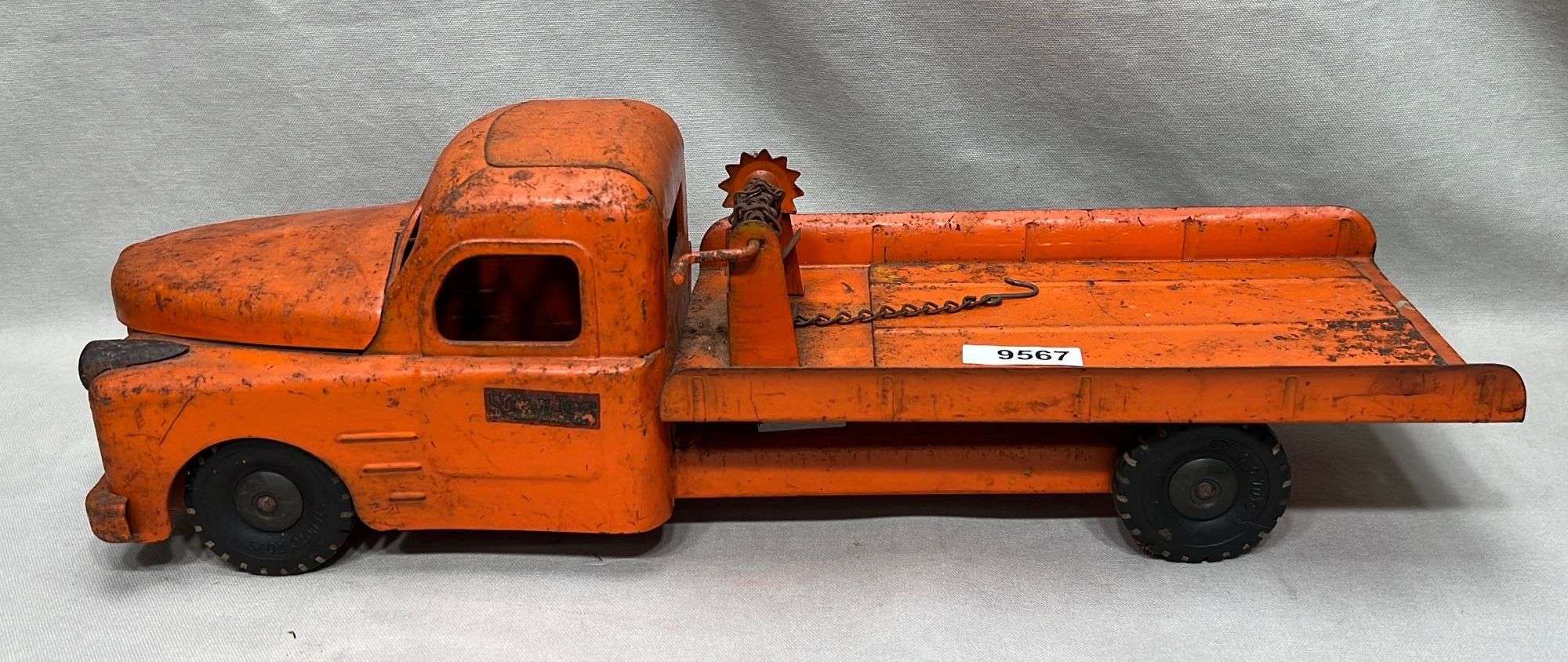 Appraisal: Structo pressed steel orange tow truck toyearly to mid th