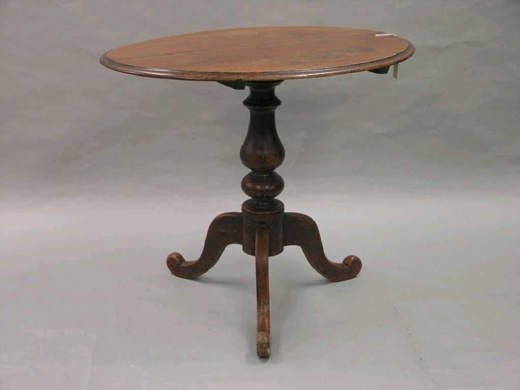 Appraisal: A Victorian mahogany tripod table oval top on turned baluster