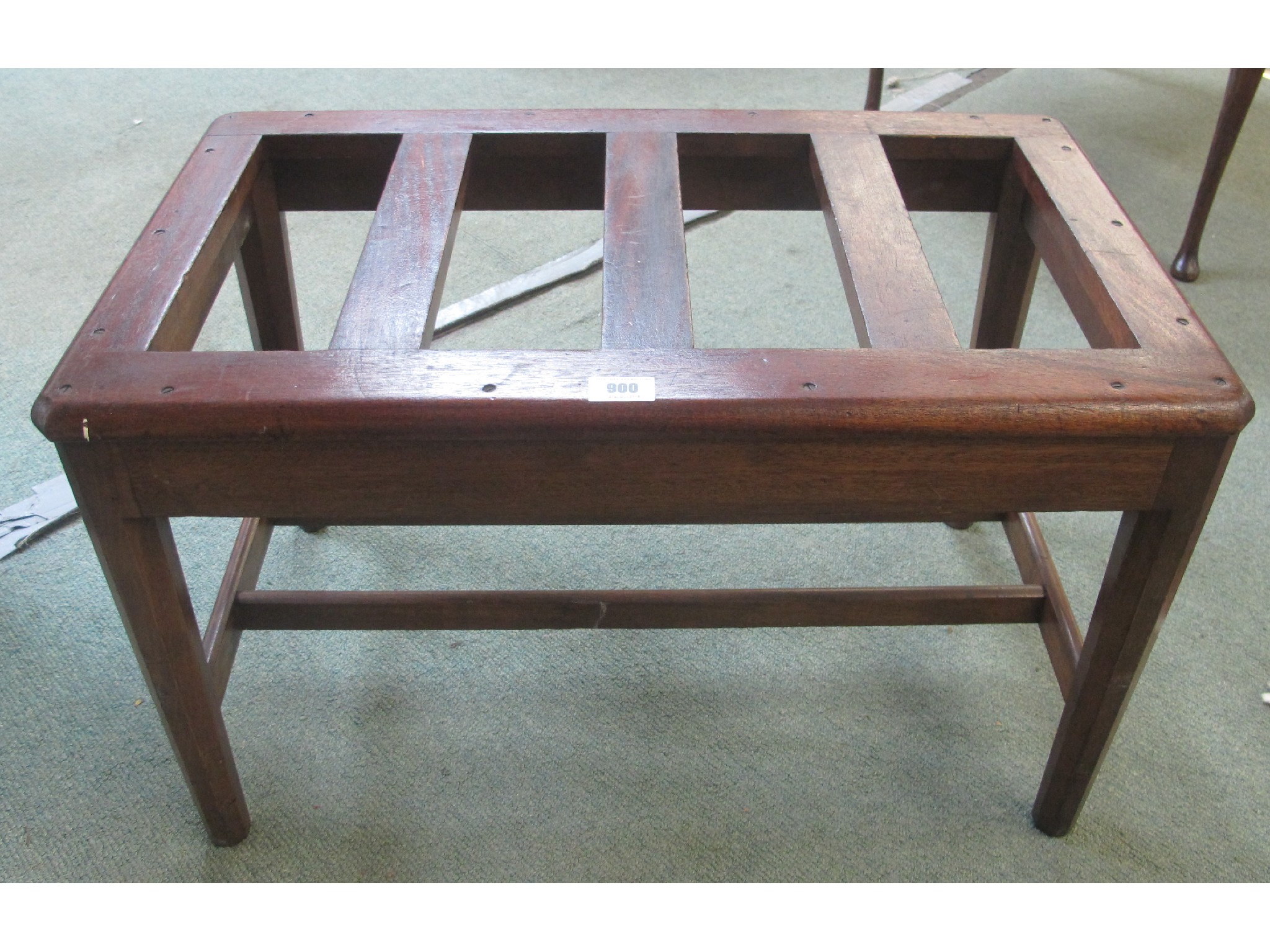 Appraisal: An Edwardian mahogany luggage rack