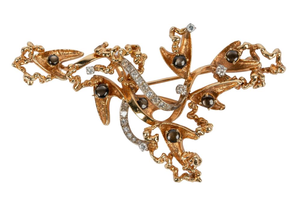 Appraisal: KARAT YELLOW GOLD DIAMOND STAR SAPPHIRE BROOCHthe freeform brooch containing