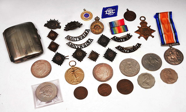 Appraisal: A GROUP OF WWI MEDALS assorted cap badges and buttons