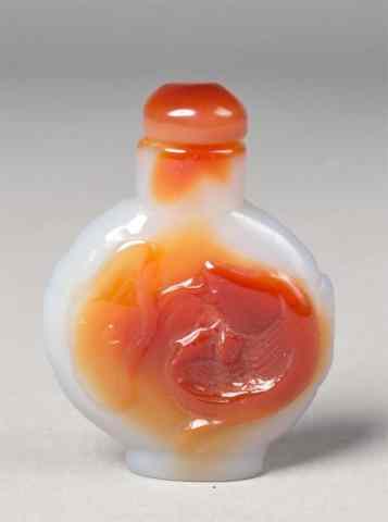 Appraisal: Chinese Carved Agate Snuff BottleFinely carved to depict lotus the