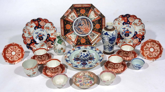 Appraisal: A SMALL COLLECTION OF CHINESE AND JAPANESE PORCELAIN including Imari